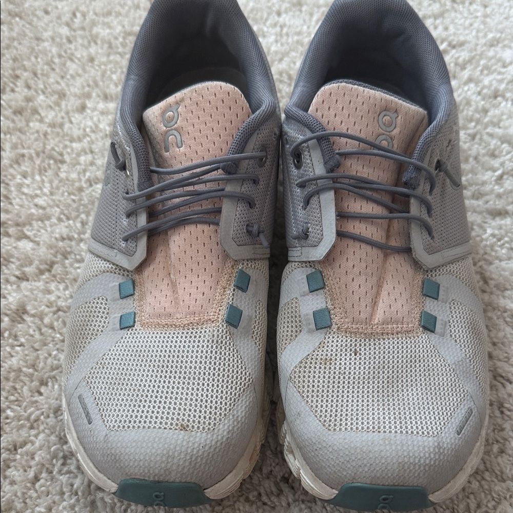 On clouds Running Shoes - Picture 4 of 7